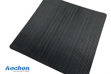 Suchen Sie nach hochwertigen, fein gerippten Gummiplatten, die eine außergewö...
